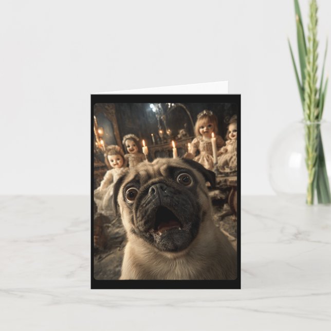 Cartão Selfie Engraçado de Pug Feminino Com Bonecas Assus (Frente)