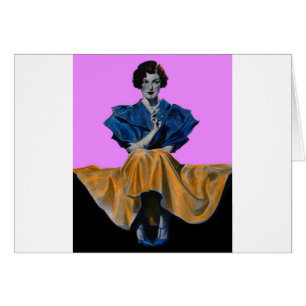 Cartão Senhora bonito de 1934 desfrutando de um Chesterfi