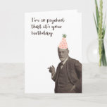 Cartão Sigmund Freud Funny Psych Birthday<br><div class="desc">Sigmund Freud numa festa divertida que diz,  "Estou tão empolgado que é o teu aniversário." Um cartão bonito e inteligente para fãs de Freud,  Lacan,  psicologia ou psicanálise. Excelente para terapeutas,  analistas,  analistas,  ou qualquer pessoa que goste de brincadeira de palavras,  trocadilhos e linguagem. Diga feliz aniversário,  estilo Freudiano!</div>