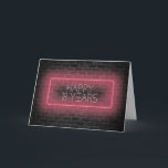 Cartão Sinal neon de 18 anos no tijolo<br><div class="desc">Sinal de neon rosa brilhante na parede urbana de tijolos escuros para parabéns de 18 anos.</div>