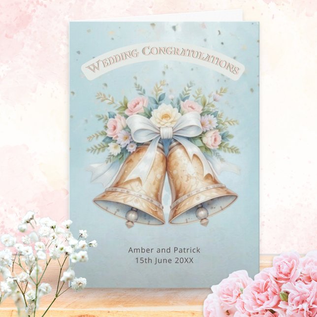 Cartão Sinos Personalizados Bonito Clássicos Elegantes (A personalized wedding Congratulations card for the newlywed couple, with bells, flowers and ribbon)