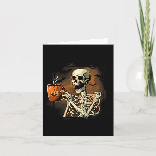 Cartão SkeletBebendo Café Engraçada Casca Halloween Cos (Frente)