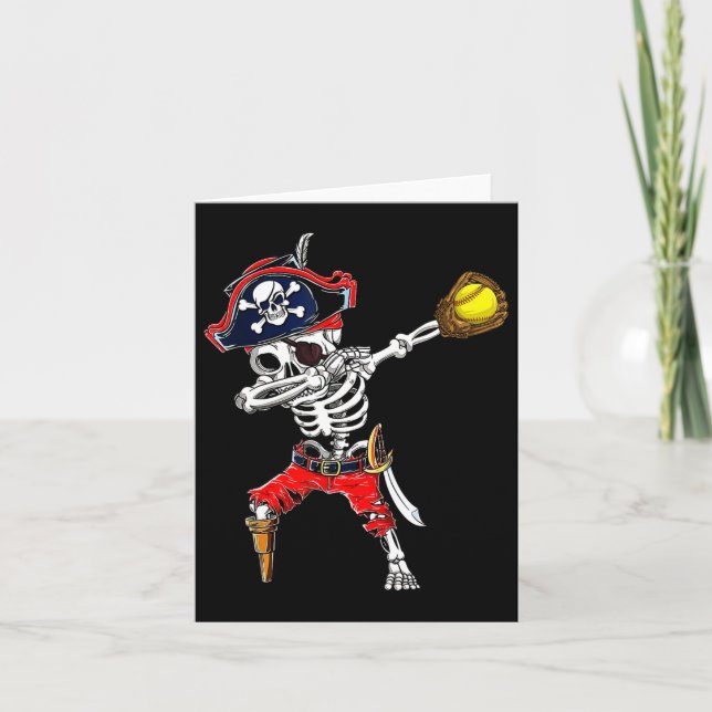 Cartão Skeleton Pirate &amp; Softball Ball Halloween Cust (Frente)