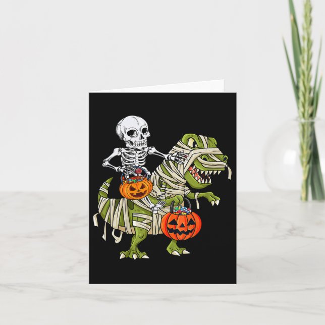 Cartão Skeleton Riding Mummy Dinosaur T Rex Halloween (Frente)