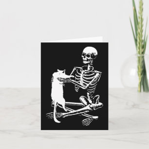 Cartão Skeleton Segurando Um Gato Preguiçoso De Halloween