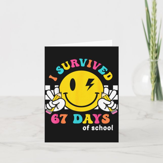 Cartão Smile Face I Survived 67 Days Of School  (Frente)