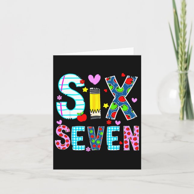 Cartão Sobrevivi a 67 Dias de Aula Meme Engraçado Camisa  (Frente)