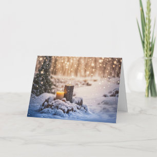 Cartão Solstício de inverno com neve e velas na floresta