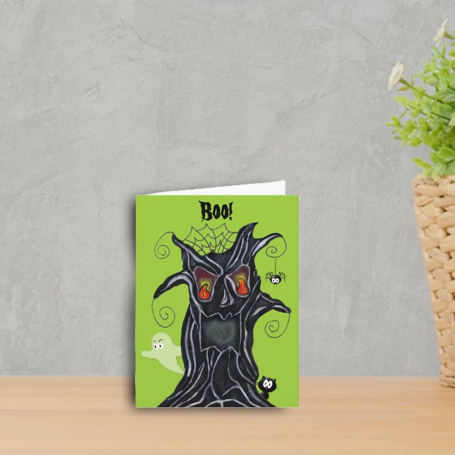Cartão Spooky Tree With Friends Note Card (Spooky black tree red eyes ghost, cat, spider on green Halloween notecard.)