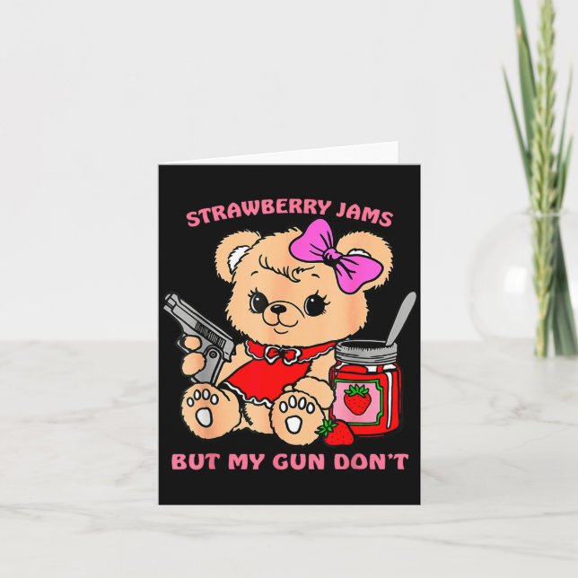 Cartão Strawberry Jams But My Gun Don't Funny Teddy Bear  (Frente)