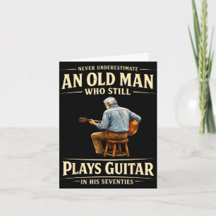 Cartão Subestimar um velho que toca guitarra anos setenta