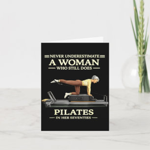 Cartão Subestimar uma mulher que faz pilates nos anos 70
