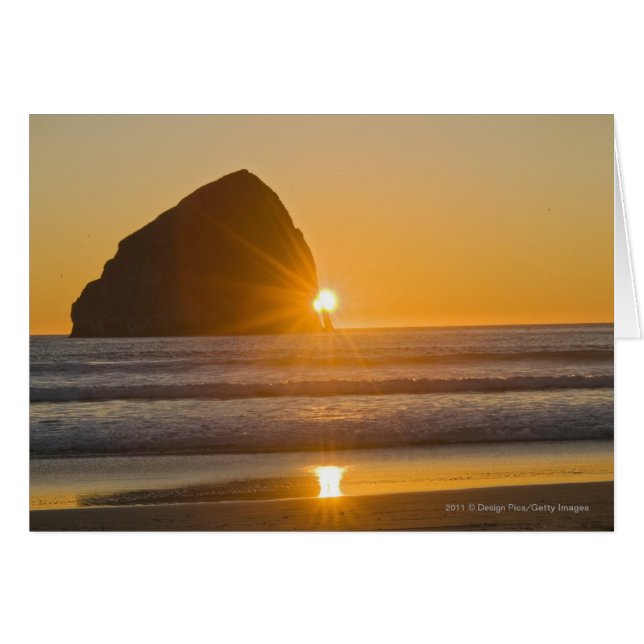 Cartão Sunburst E Haystack Rock Em Cape Kiwanda (Frente Horizontal)