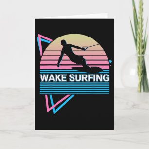 Cartão Surfista de Wake Surfing Retro