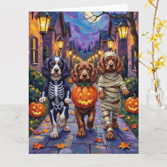 Cartão Sussex Spaniel Dogs in Halloween Costumes (Flor Amarela)