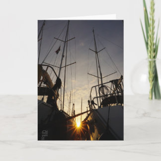 Cartão Tegenlicht bij 2 zeilboten in de haven.