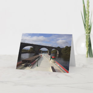 Cartão temático em barco estreito. Vazio para sua 