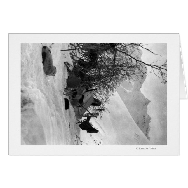 Cartão Tensão e pertences do Explorer no local do acampam (Frente Horizontal)