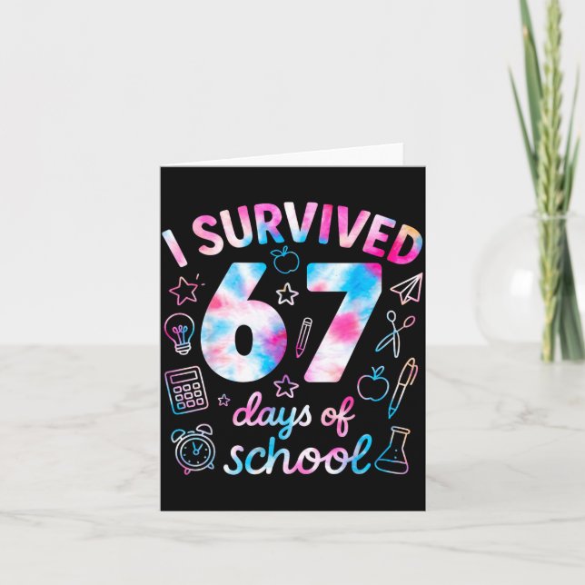 Cartão Tie Dye I Survived 67 Days Of School Funny Six Sev (Frente)