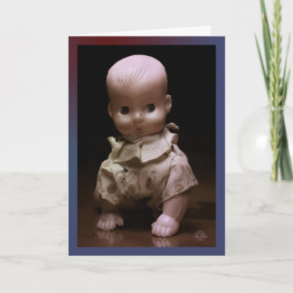 Cartão Timmy, the creepy Halloween doll, crawls forth.