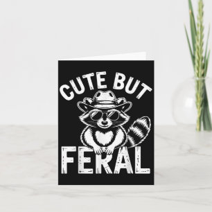 Cartão Toddler Boy Bonito Mas Feral Raccoon Cowboy Trash-