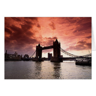 Cartão Torre Bridge Red Sky