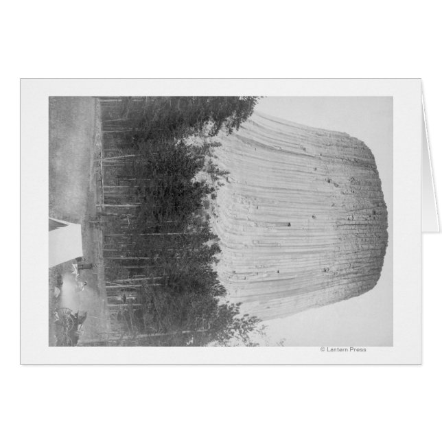 Cartão Torre do diabo com 4 Pessoas no primeiro plano (Frente Horizontal)