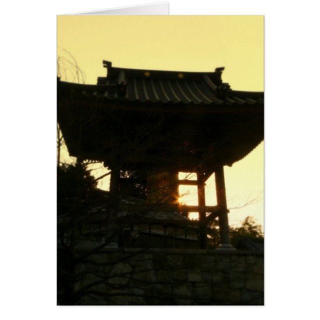 Cartão Torre do sino japonês ao pôr do sol (Frente)