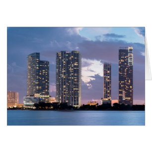 Cartão Torres de condomínio na beira-mar em Miami