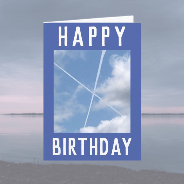 Cartão Traços de aeronaves formam um Pneu no Cartão-Céu (Criador carregado)