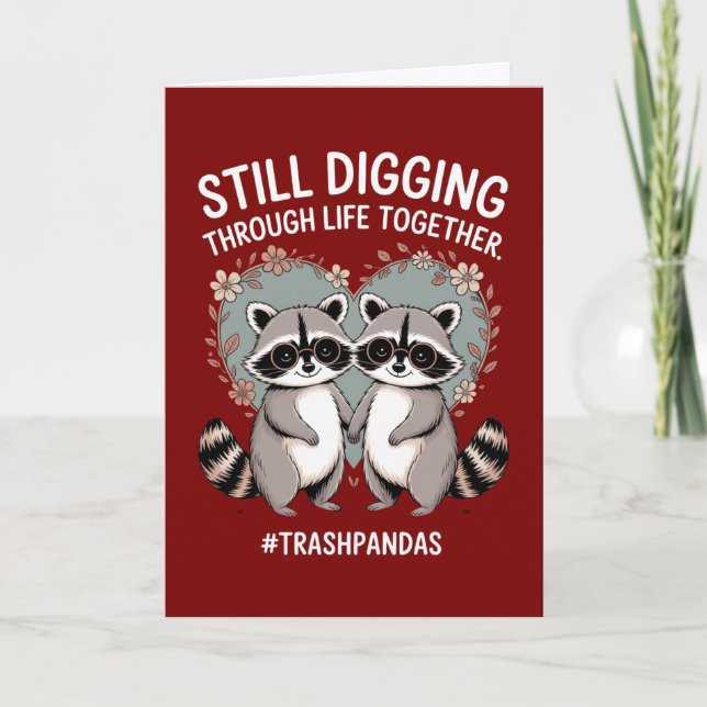 Cartão Trash Pandas Digging Through Life Together  (Frente)