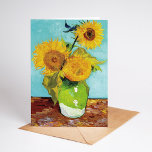 Cartão Três girassóis | Vincent van Gogh<br><div class="desc">Três Girassóis (1888), de Vincent van Gogh, é uma vida estática vibrante que apresenta os batimentos grossos da assinatura do artista e o uso ousado da cor. A pintura apresenta três girassóis em um vaso simples, suas pétalas ouros contrastando com o fundo azul aqua. A vívida paleta amarela de Van...</div>