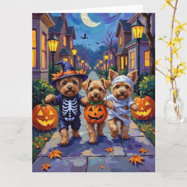 Cartão Trick-or-Treing Yorkipoo em Figurinos de Halloween (Flor Amarela)