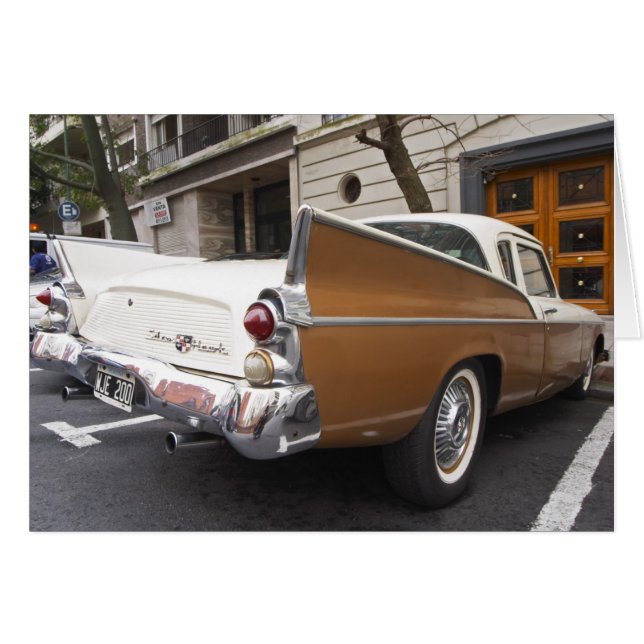 Cartão Um carro clássico Studebaker Silver Hawk estaciona (Frente Horizontal)