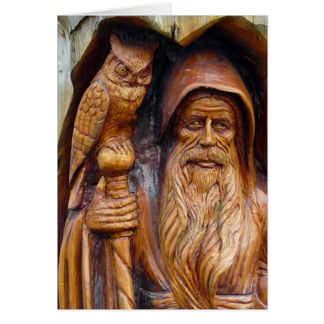 Cartão Um feiticeiro e uma coruja emergem da caverna (Frente)