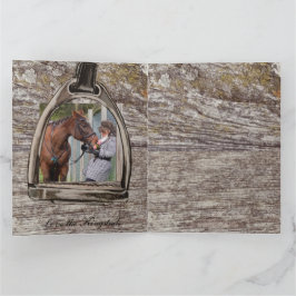 Cartão uma vista através de um estribo