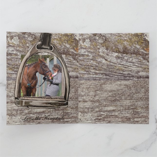 Cartão uma vista através de um estribo (Interior)