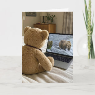 Cartão Urso de pelúcia de aniversário assistindo Grizzly