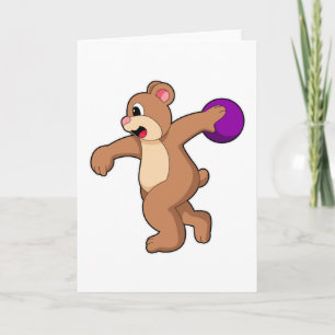 Cartão Urso no boliche com bola de boliche