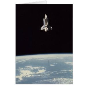 Cartão Vaivém espacial acima da terra