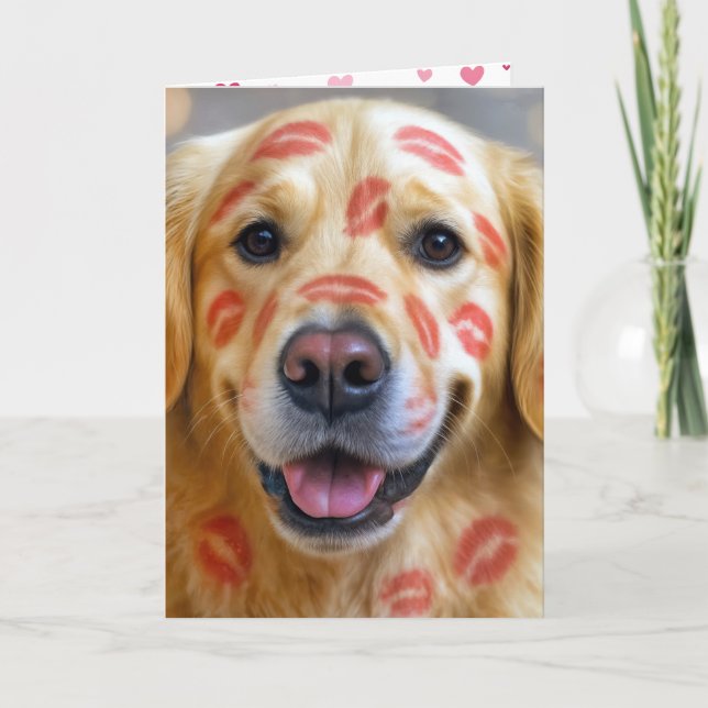 Cartão Valentine Lipstick Kisses On a Golden Retriever (Frente)