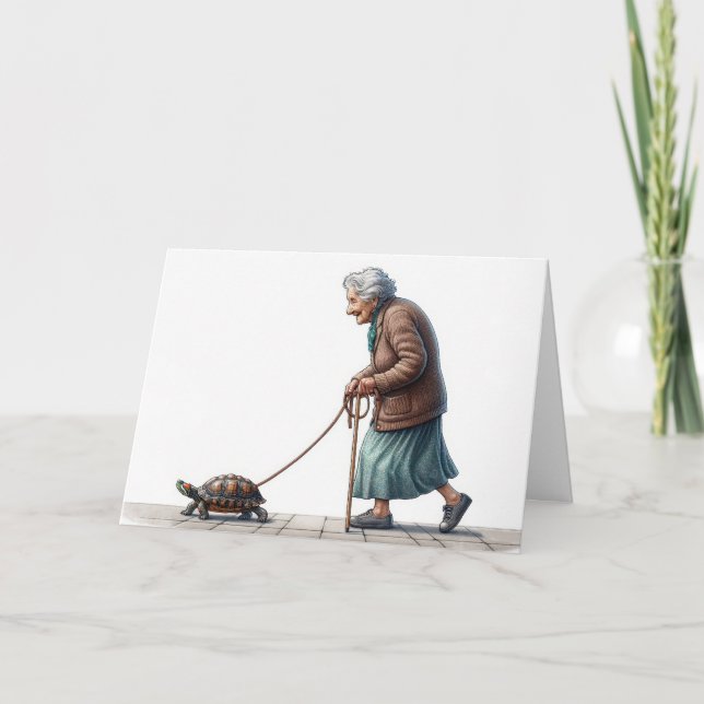 Cartão Velha Senhora Caminhando uma Tartaruga (Frente)