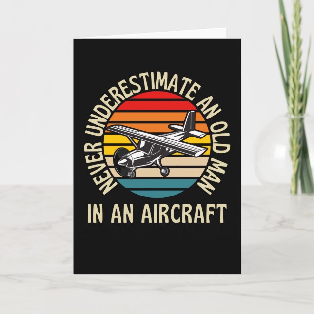 Cartão Velho Homem Num Piloto Engraçado De Aeronave (Frente)