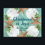 Cartão Verde de Amor de Natal Beach Wreath Sea<br><div class="desc">Praia: Cartões postais de Natal personalizados com estrelas e design de areia. Barato e bonito, envie cartões de natal de um clima quente. A cor verde de vidro marinho com a mensagem "Natal é amor" no centro, que pode ser alterada. As folhas verdes e ocas com bagas vermelhas estão escondidas...</div>