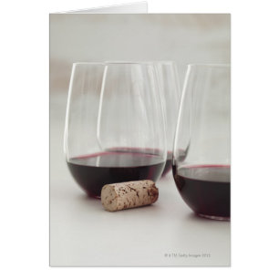 Cartão Vinho tinto em copos sem caules