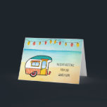 Cartão Vintage Camper em Beach Winter Address Christmas<br><div class="desc">Um camper vintage fofo está estacionado em uma praia da Flórida com luzes de Natal amarelas e vermelhas penduradas acima da janela do camper. A saudação em frente ao cartão de saudação na tipografia moderna é "Cartões de natal da nossa casa de inverno". Este cartão inclui um envelope, e pode...</div>