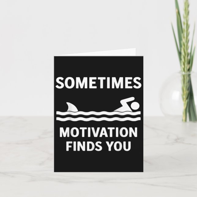 Cartão Vintage Sometimes Motivation Finds You Tee - Funny (Frente)