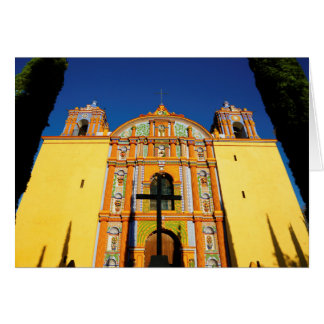 Cartão Visão de Ângulo Baixo Da Igreja Ornamentado Amarel