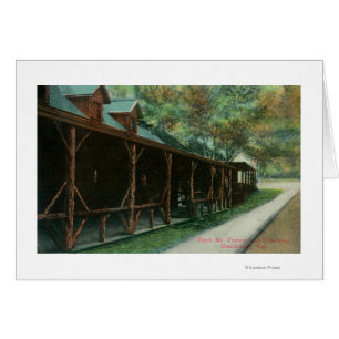 Cartão Vista exterior da Fitch Mt. Tavern e Roadway