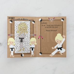Cartão Você é A-Maze-ing Blonde Girls Karate Aniversário